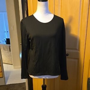 Banana Republic Women's Lightweight Black Long-Sleeve Top. L